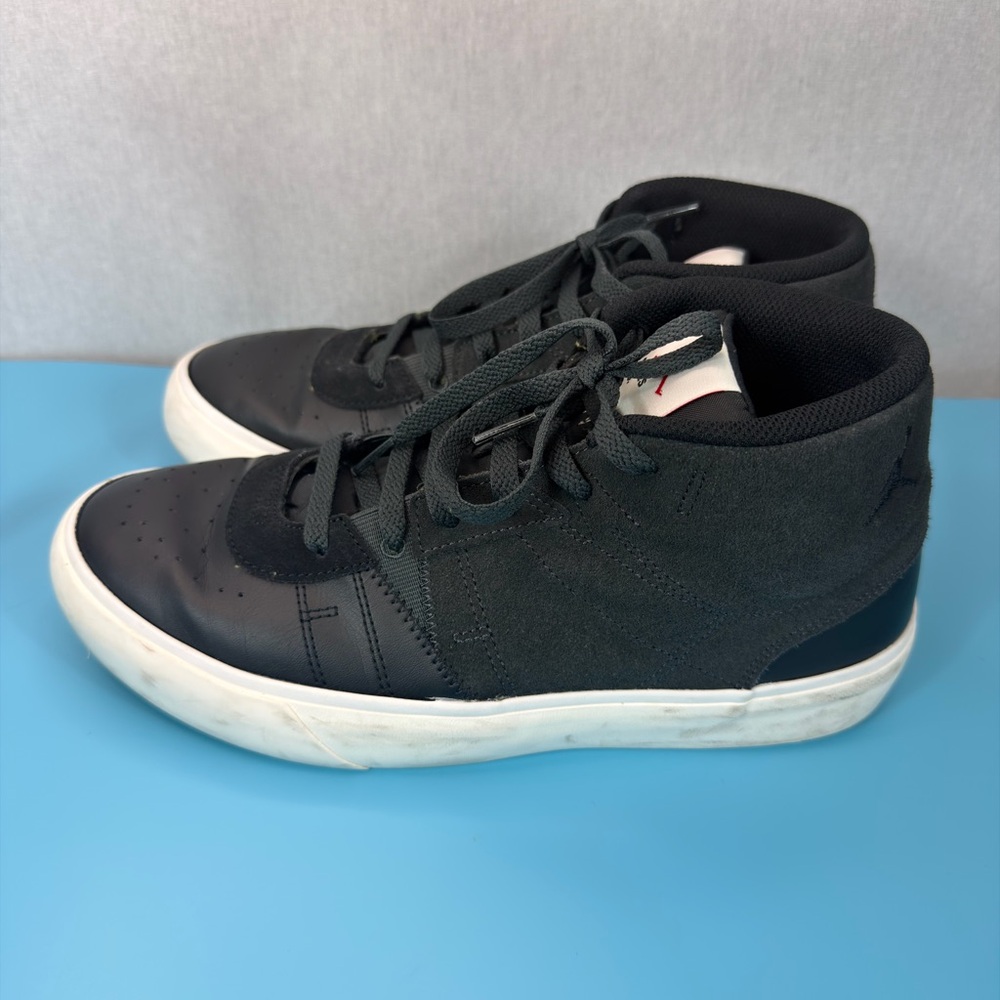 Nike Jordan Series Mid sneakers in a black colorway